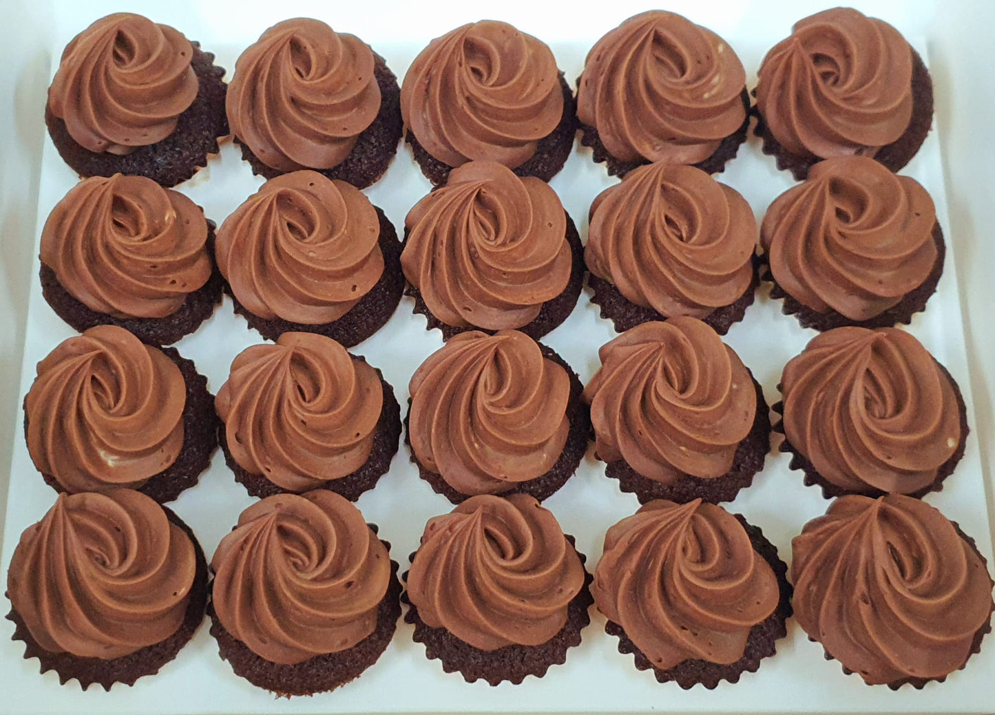 Mini Cupcakes (Box of 20)